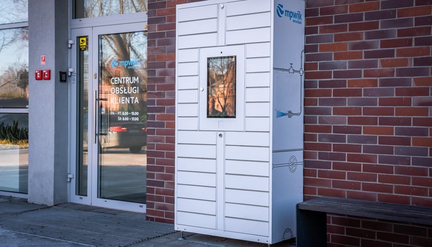 Powiększ obraz: <p>Schowkomat przy Centrum Obsługi Klienta MPWiK przy ul. Na Grobli 19</p>