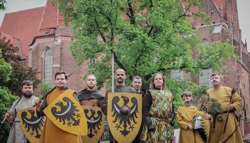 Powiększ obraz: <p>Rekrutacja do grupy rekonstrukcji historycznych Wiwern na Ostrowie Tumskim</p>