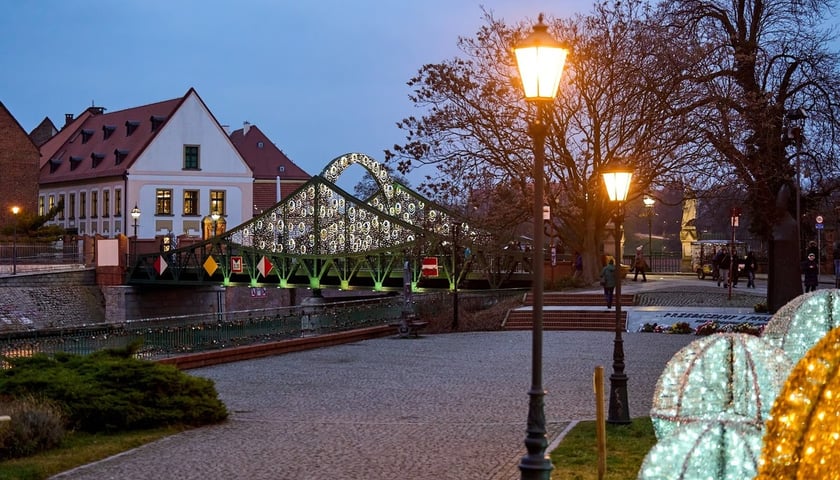 Powiększ obraz: <p>Świąteczne iluminacje we Wrocławiu, zima 2024/2025.</p>