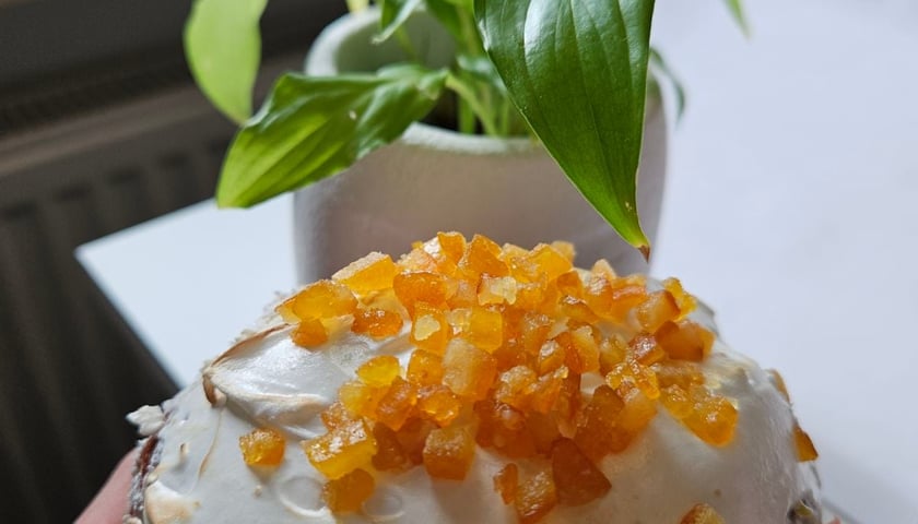 Powiększ obraz: Pączek z pracowni cukierniczej Simon COOKs we Wrocławiu.