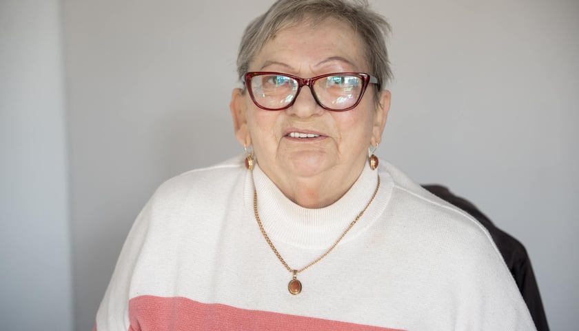 Powiększ obraz: <p>Janina Cepin, uczestniczka zajęć Malowanie strukturalne w CAL Szczepin</p>
