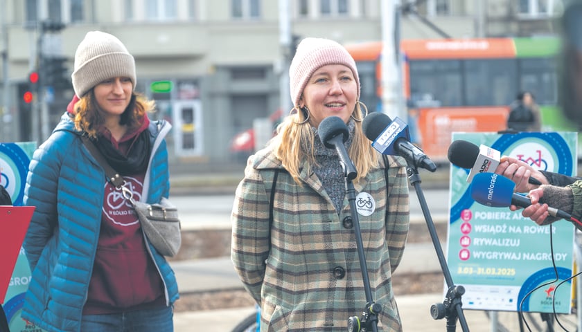 Powiększ obraz: Katarzyna Zierkiewicz, oficerka rowerowa, podczas konferencji, podczas konferencji 25.02
