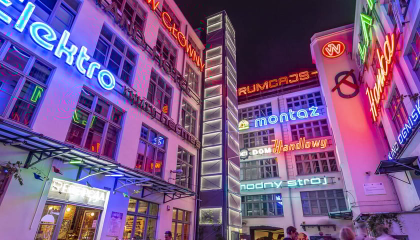 Powiększ obraz: Neony przy ul. Ruskiej