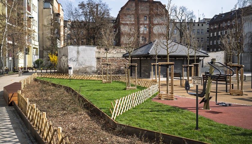 Powiększ obraz: <p>Podwórko Wszystkich Mieszkańców po remoncie</p>