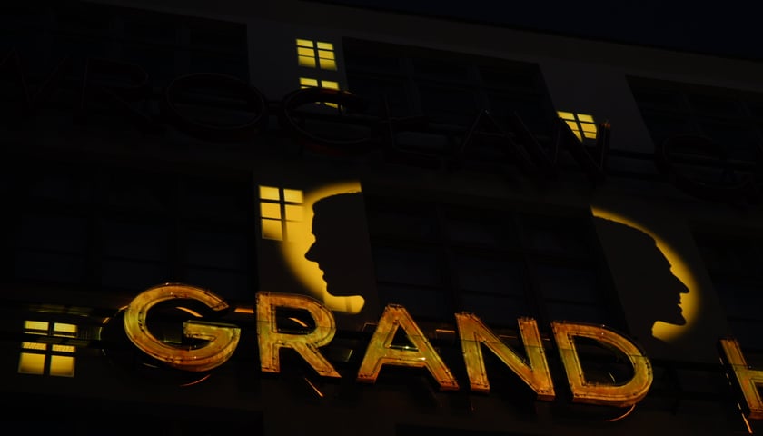 Wrocławska galeria neonów przy Ruskiej znów świeci! Niezwykły pokaz - 5.04.2025
