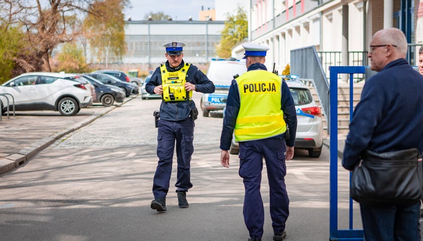Akcja straży i policji przy III LO na Nadodrzu (12 kwietnia 2025)