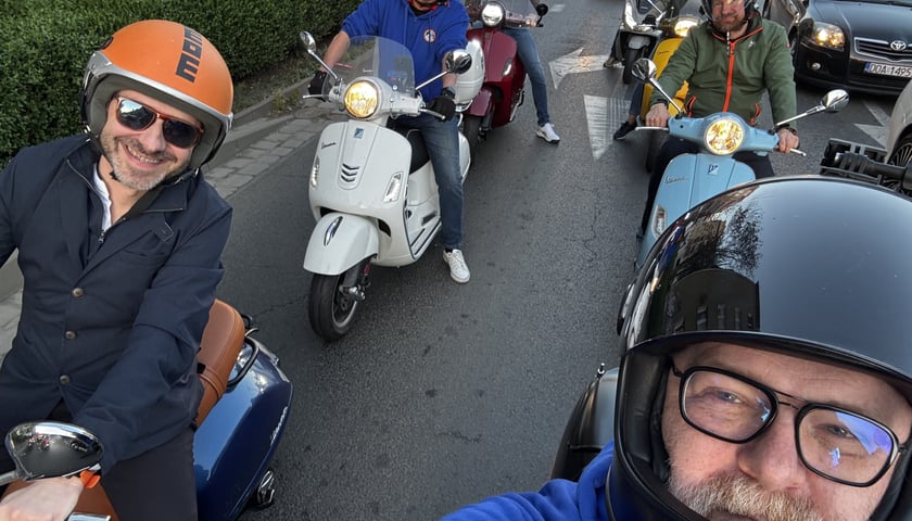 Powiększ obraz: Skutery Vespa - zdjęcia z poprzedniej edycji zlotu ich miłośników