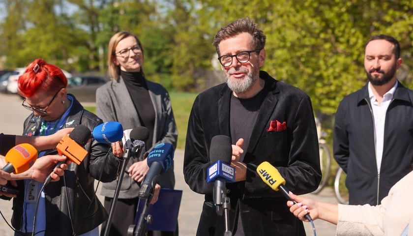 Powiększ obraz: Briefing dotyczący przekazania rowerów z Biura Rzeczy Znalezionych wrocławskiego ZDiUM podopiecznym MOPS