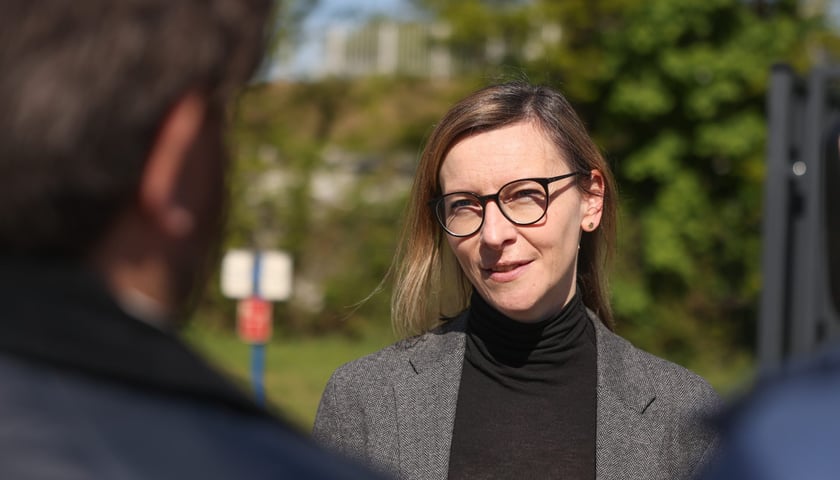 Powiększ obraz: Briefing dotyczący przekazania rowerów z Biura Rzeczy Znalezionych wrocławskiego ZDiUM podopiecznym MOPS