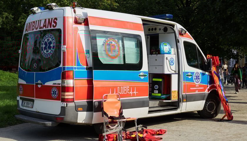 Powiększ obraz: Karetka