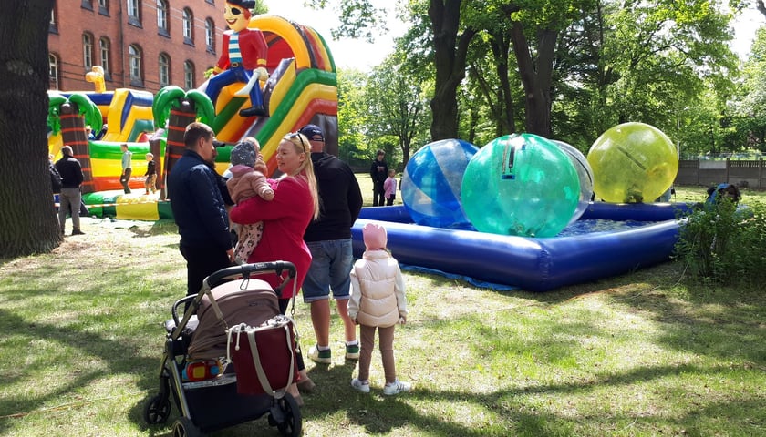 Powiększ obraz: Bazar sąsiedzi RetroPracze 11 maja 2025