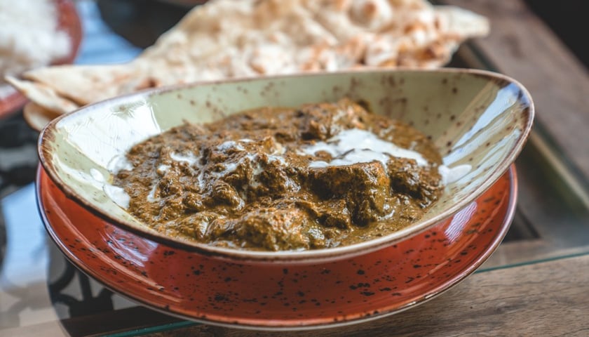 Powiększ obraz: Kuchnia indyjska składa się przede wszystkim z dań typu curry. Na zdjęciu jedna z potraw restauracji THALI we Wrocławiu.