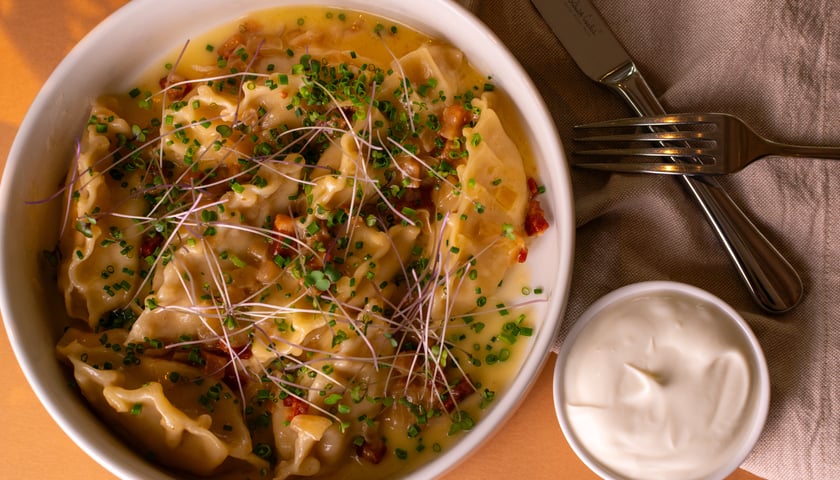 Powiększ obraz: Na zdjęciu pierogi ze śmietaną z wrocławskiej restauracji Divo.