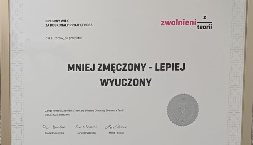 Powiększ obraz: Dyplom za projekt "Mniej zmęczony - lepiej wyuczony"