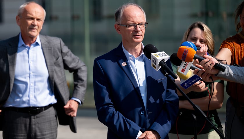Powiększ obraz: <p>dr hab. Maciej Szymczyk, Dyrektor Muzeum Papiernictwa w Dusznikach-Zdroju</p>