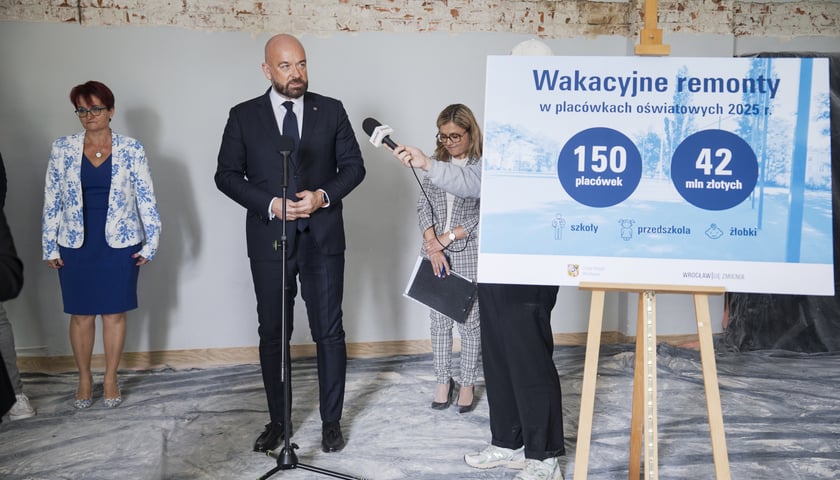 Powiększ obraz: Remont w SP nr 73 we Wrocławiu - 09.07.2025