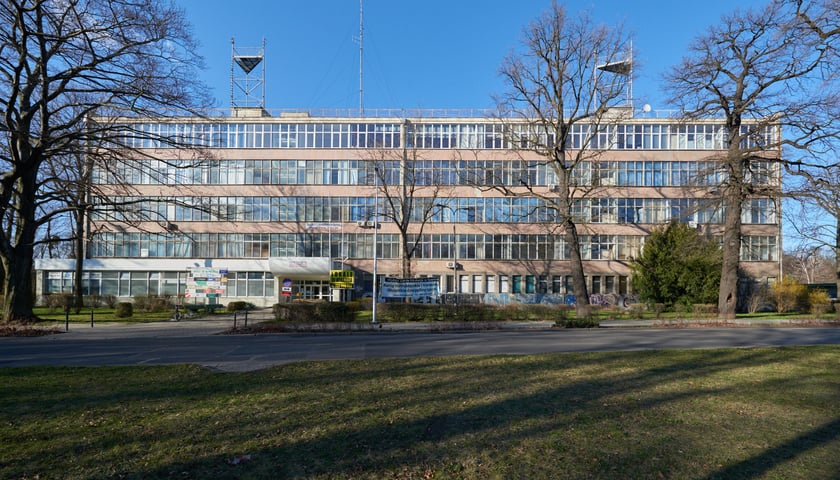 Powiększ obraz: <p>Instytut Komputerowych Systemóww Automatyki i Pomiarów</p>