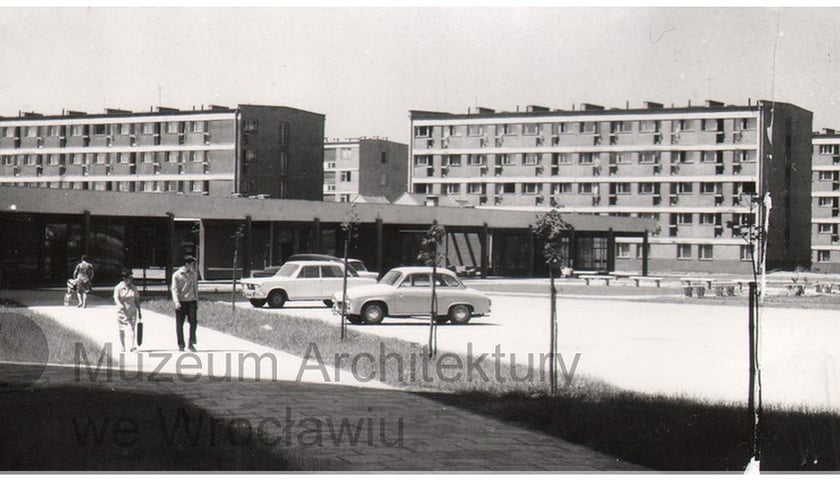 Powiększ obraz: <p>Nowe hotele robotnicze przy Trzemeskiej, w latach 70.</p>