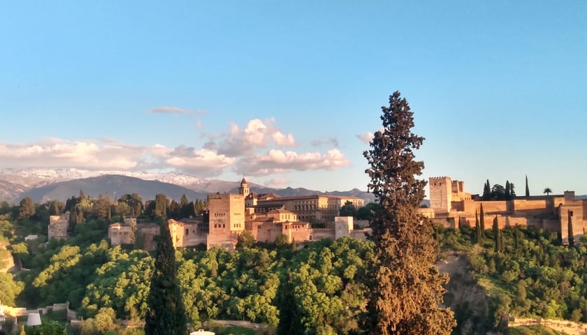 Powiększ obraz: Widok na Alhambrę w Grenadzie z punktu widokowego San Nicolas