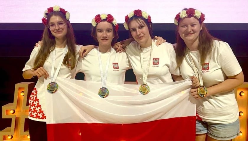 Powiększ obraz: Od lewej: Magdalena Pawicka, Daria Lobas, Milena Jaroszewicz i Paulina Żeleźnik.
