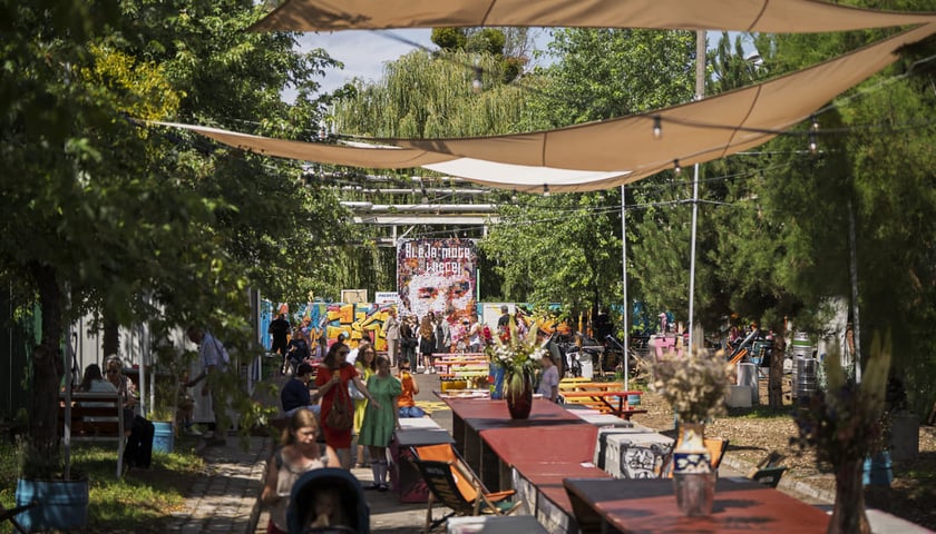 Powiększ obraz: <p>HUTA przy ul. Grabiszyńskiej 241. Odsłonięcie skarpetkowego obrazu. Wrocław, 30.07.2025</p>