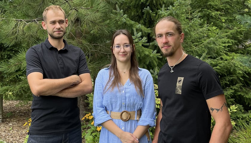 Powiększ obraz: <p>Pani Marta Kozielska z braćmi</p>