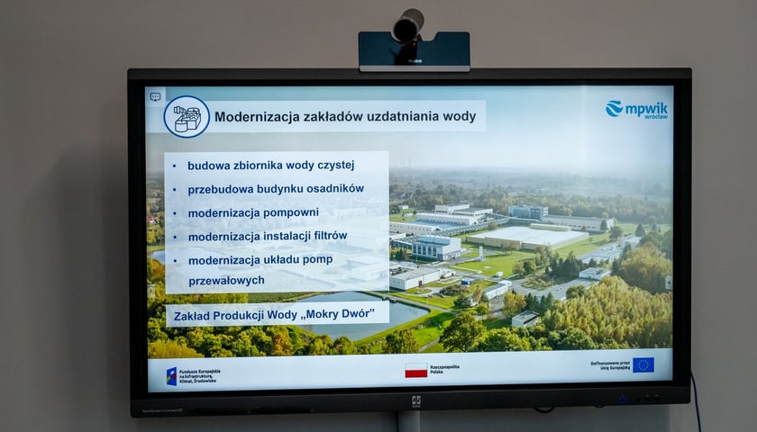 Konferencja prasowa wok&oacute;ł projektu &bdquo;Poprawa wrocławskiego systemu zaopatrzenia w wodę&rdquo;, kt&oacute;ry dofinansowano z unijnego programu FEniKS