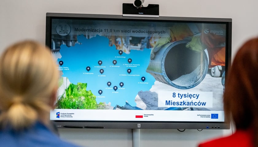 Konferencja prasowa wok&oacute;ł projektu &bdquo;Poprawa wrocławskiego systemu zaopatrzenia w wodę&rdquo;, kt&oacute;ry dofinansowano z unijnego programu FEniKS