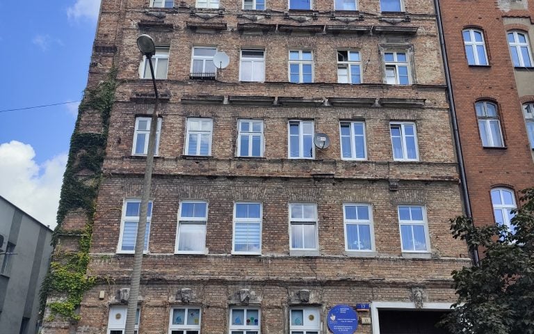 Kamienica pl. Strzelecki 17 przed modernizacją