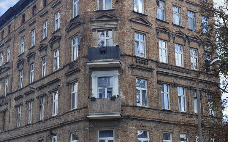 Kamienica pl. Strzelecki 23A przed modernizacją