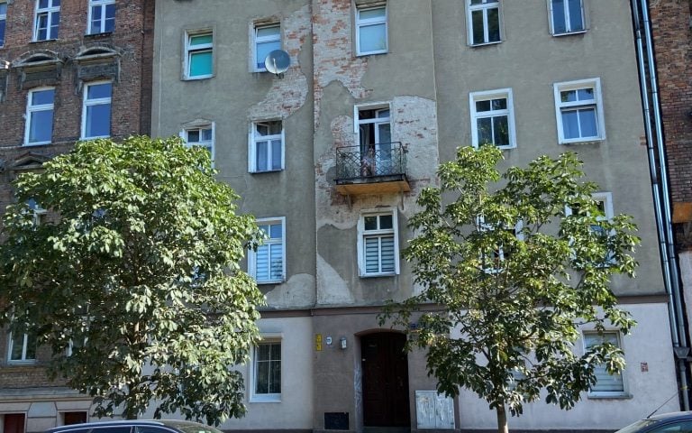 Kamienica pl. Strzelecki 7 przed modernizacją