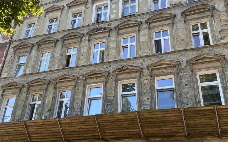 Kamienica pl. Strzelecki 8 przed modernizacją