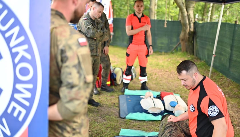 Powiększ obraz: Nauka udzielania pierwszej pomocy