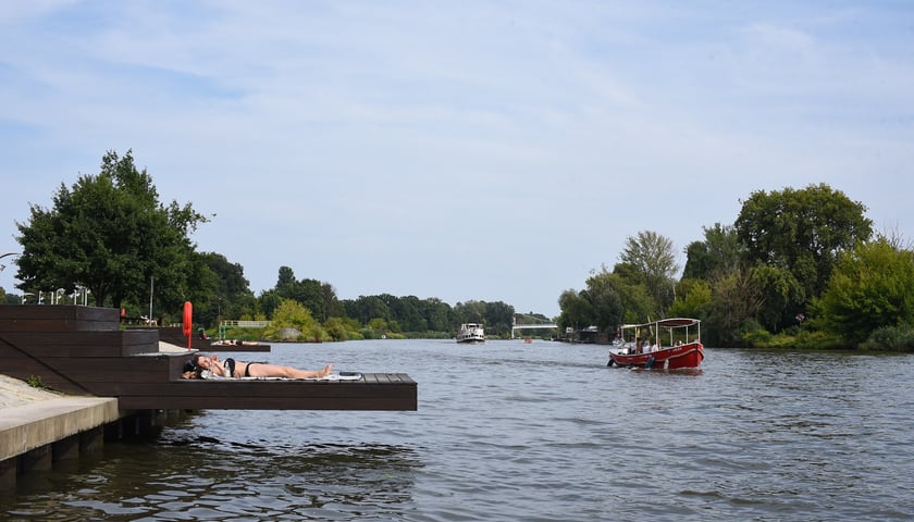 Powiększ obraz: Upalna sobota (9 sierpnia) we Wrocławiu