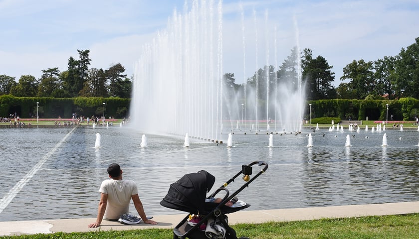 Powiększ obraz: Upalna sobota (9 sierpnia) we Wrocławiu