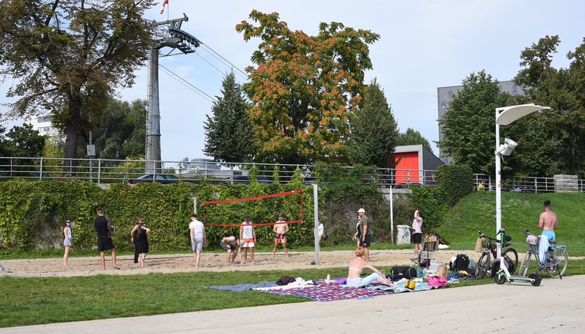 Powiększ obraz: Upalna sobota (9 sierpnia) we Wrocławiu