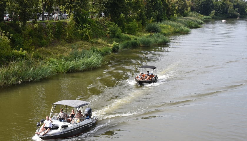 Powiększ obraz: Upalna sobota (9 sierpnia) we Wrocławiu