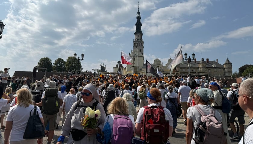 Powiększ obraz: Uczestnicy 45. Pielgrzymki Wrocławskiej w Częstochowie