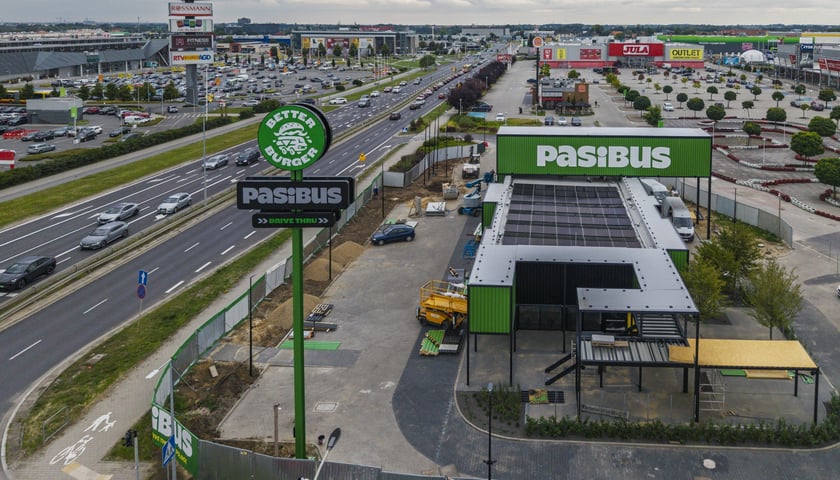Powiększ obraz: Na zdjęciu lokal Pasibus Drive-Thru, który otwiera się we Wrocławiu.