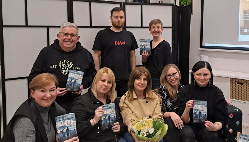 Powiększ obraz: Jedno ze spotkań w bibliotece na Maślicach