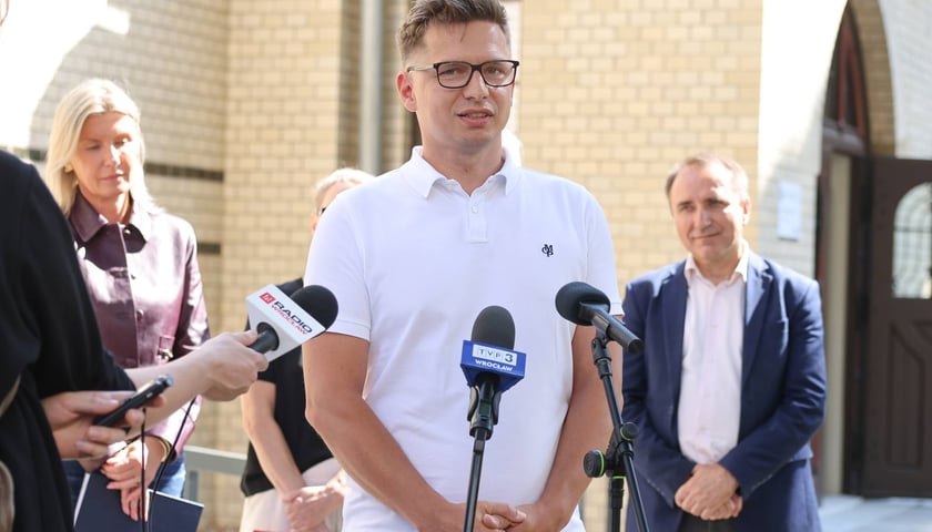 Powiększ obraz: Konferencja prasowa dotycząca rozpoczęcia roku szkolnego 2025/2026