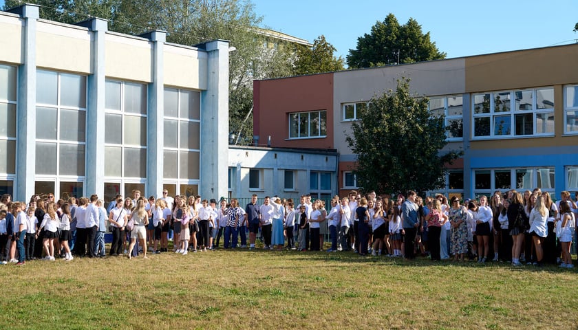 Rozpoczęcie roku szkolnego 2025/2026 w SP 97 przy ul. Prostej, 01.09.2025