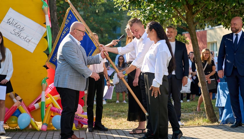 Rozpoczęcie roku szkolnego 2025/2026 w SP 97 przy ul. Prostej, 01.09.2025