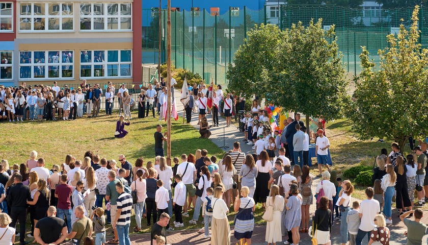 Rozpoczęcie roku szkolnego 2025/2026 w SP 97 przy ul. Prostej, 01.09.2025