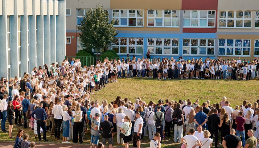 Rozpoczęcie roku szkolnego 2025/2026 w SP 97 przy ul. Prostej, 01.09.2025