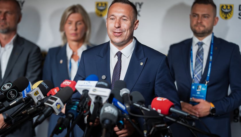 Powiększ obraz: <p>Konferencję otwarcia Strefy Dolnego Śląska rozpoczął Paweł Gancarz, Marszałek Województwa Dolnośląskiego</p>