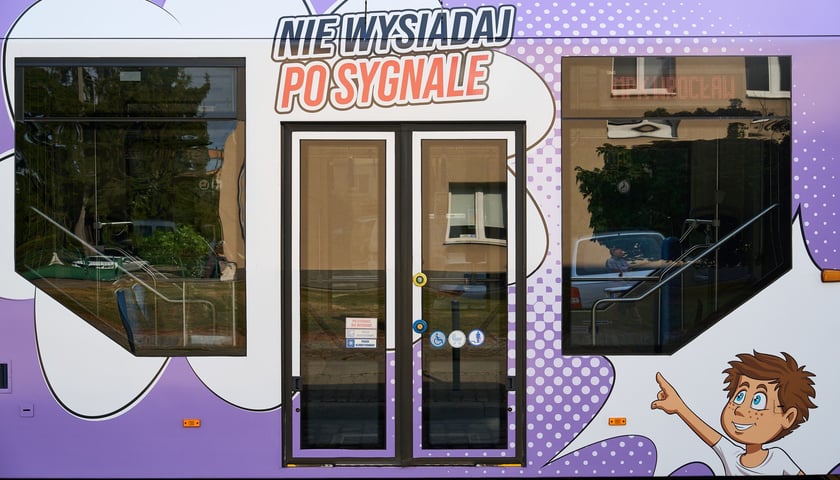 Powiększ obraz: MPK wraz z policją przypominają o bezpieczeństwie