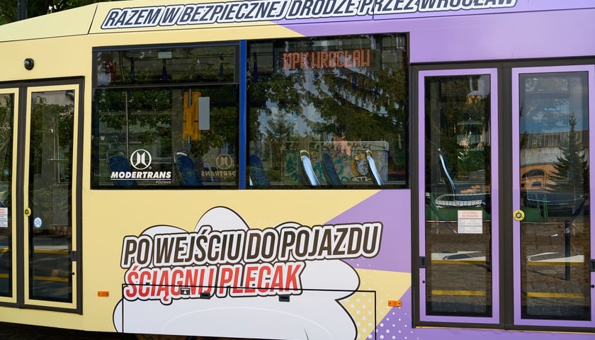 Powiększ obraz: MPK wraz z policją przypominają o bezpieczeństwie