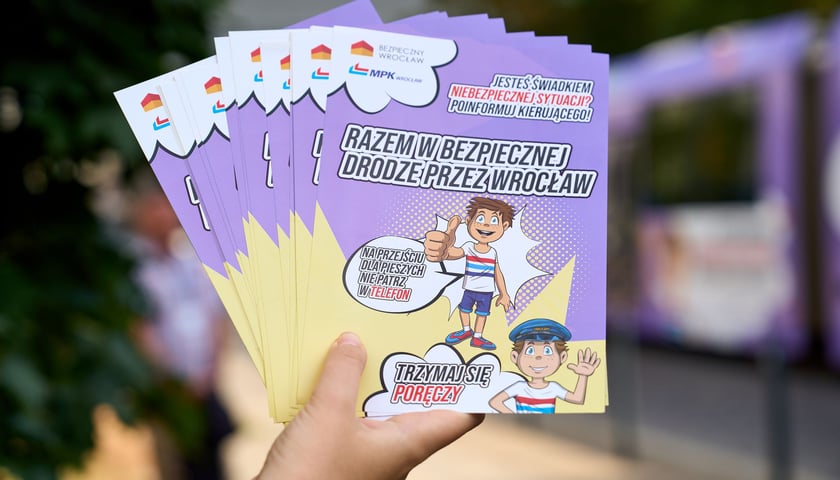 Powiększ obraz: MPK wraz z policją przypominają o bezpieczeństwie