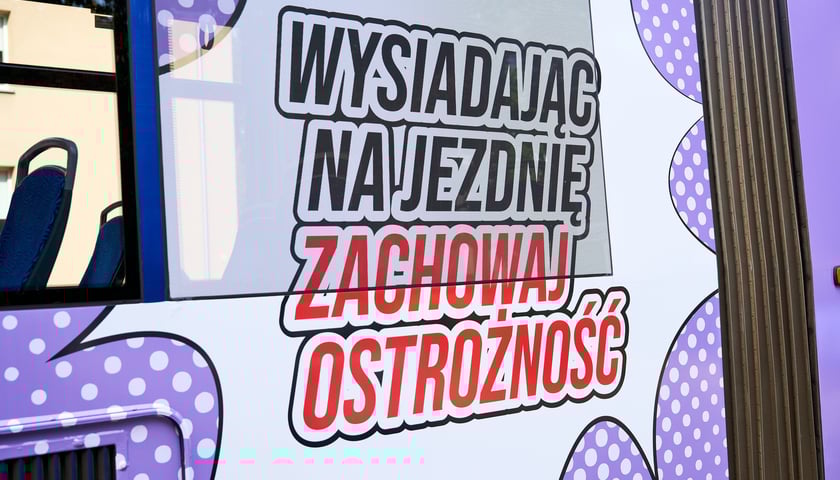 Powiększ obraz: MPK wraz z policją przypominają o bezpieczeństwie